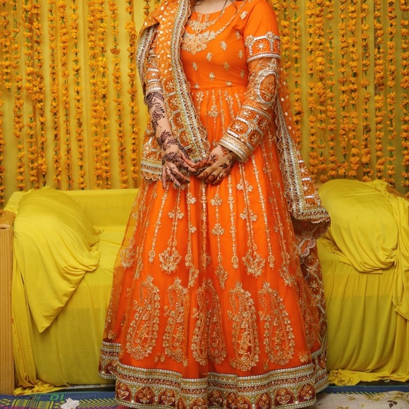 Pakistani Wedding Dress, wore for 4 hours . - Picture 1 of 1